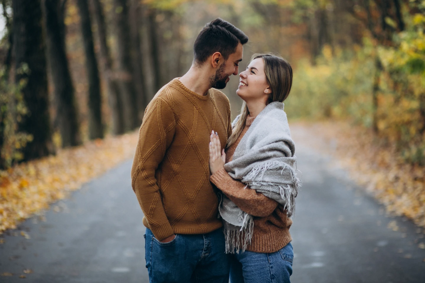 couple-together-park-covered-blanket
